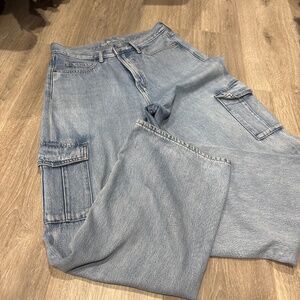 Extra High-Waisted Wide-Leg Cargo Jeans